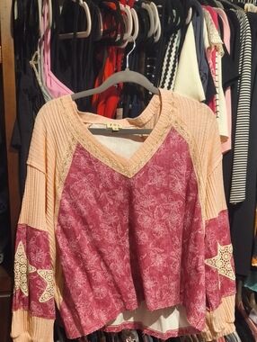 POL Vintage-Inspired Pink Floral V-Neck Women's Top Denim Mixed Media Top